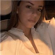 Studentessa odontoiatria impartisce lezioni di italiano, matematica e scienze a studenti delle scuole elementari e medie